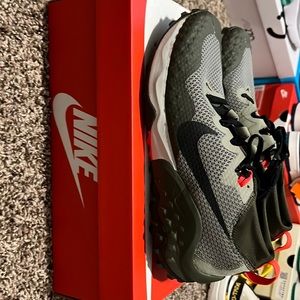 Nike Trail Wildhorse 7. Light army running shoes